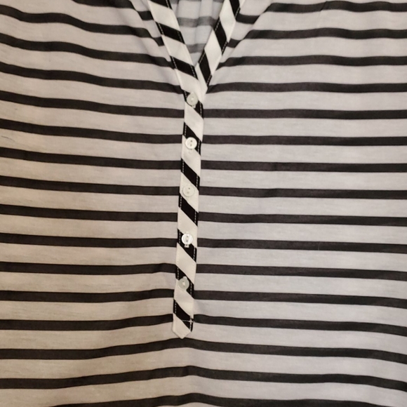 H&M 3/4 sleeve top - Picture 5 of 6